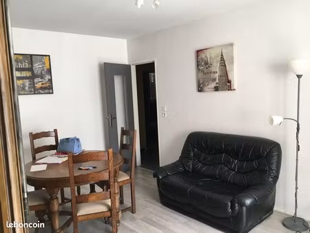 vends t3 dernier étage 65m² avec loggia