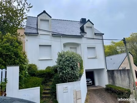 1600 charges comprises  6 pièces - 115 m2  garage/dépendances - 65 m2  terrasse et jardin