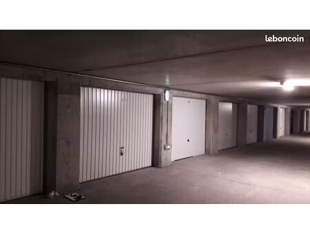 garage fermé/box 17m² reims