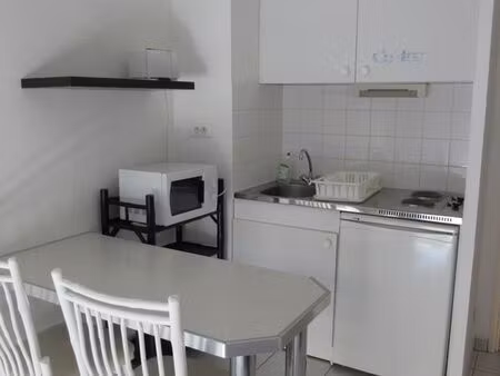 studio dispo de juin à fin août