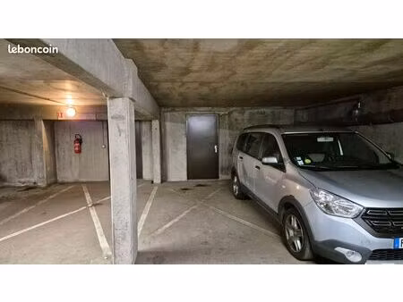 parking couvert - résidence sécurisée - madeleine