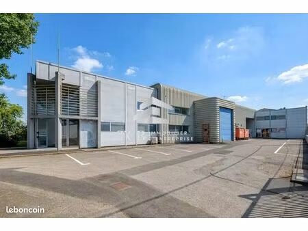 local 1750 m² rezé