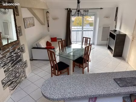 tiii atypique meuble- sérénité - calme sur jardin arboré « la campagne en plein centre-vil