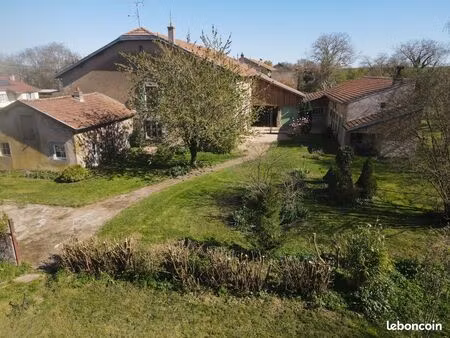 maison et dépendances de 400m²