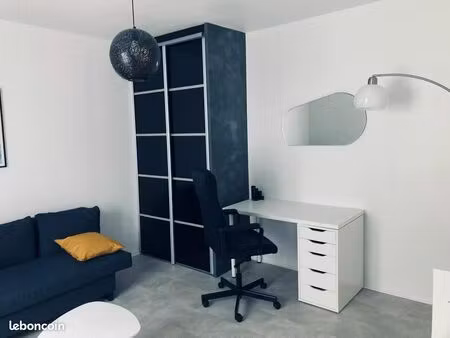 f1 bis meublé  proche gare  arena/ucpa