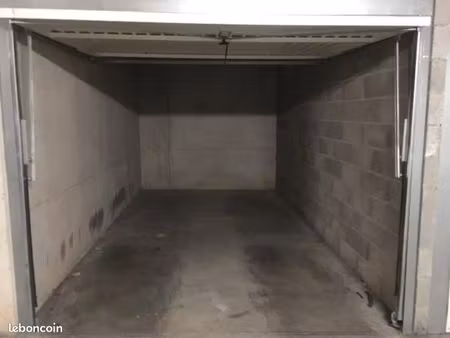 recherche garage/box auray