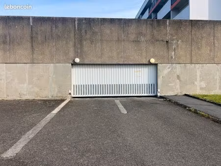 emplacement parking couvert sécurisé