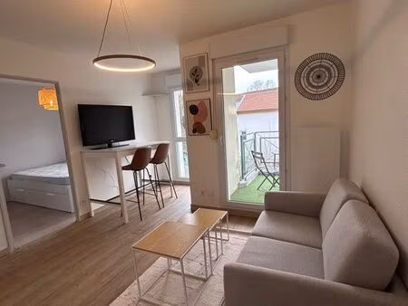 f2 meublé avec balcon et parking