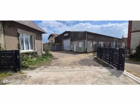 entrepôt de stockage  atelier  bureaux