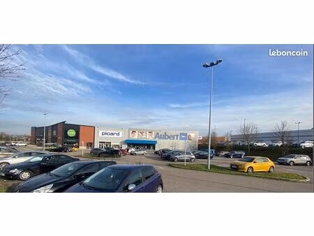 local 637 m² houdemont