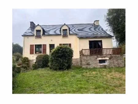 maison individuelle avec jardin à la campagne située dans le morbihan