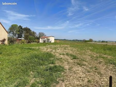 terrain 740 m² cuvilly