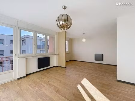 appartement lumineux 3 pièces avec balcon
