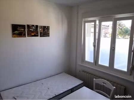 studio rénové situé à côté de la faculté de droit