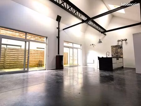 loft/atelier/surface 4 pièces 118 m²