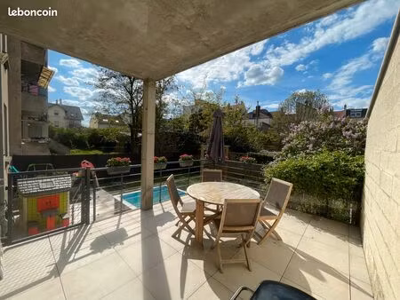 metz nouvelle ville : t3/4 de 77 m² avec jardin + terrasse de 100 m²  garage et sous-sol