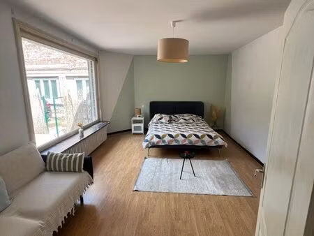 grand appartement t1 avec jardin privatif