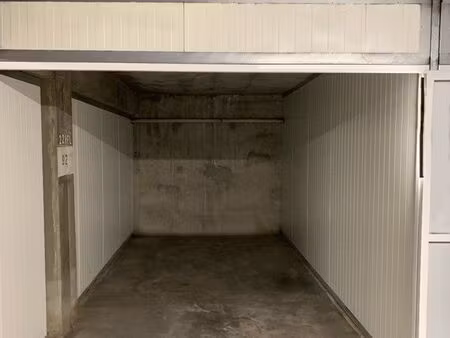 garage box fermé la madeleine