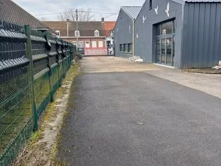 local commercial avec parking