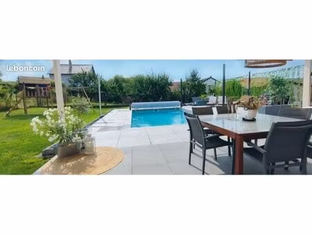 superbe maison contemporaine de plain pied avec piscine