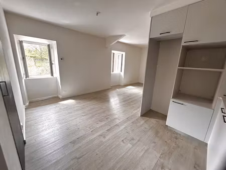 a ainhoa  appartement t3 en 2e et dernier étage de maison av