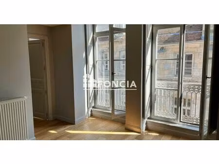 très bel appartement t2 au centre ville de besançon