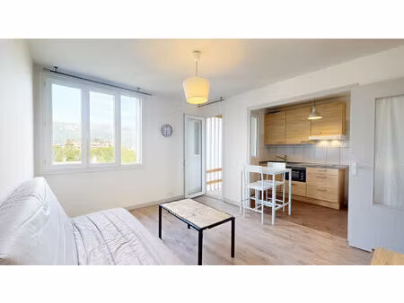 appartement 2 pièces de 40 m2 en avant dernier étage - vue vercors - parking colectif