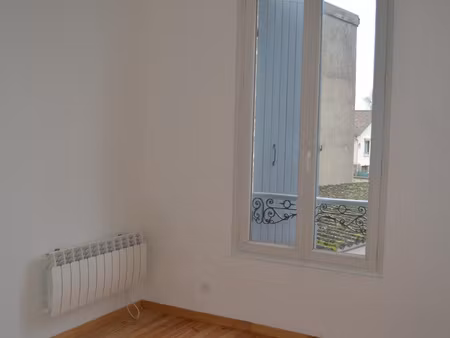 hardricourt t2 proche gare et commerces.