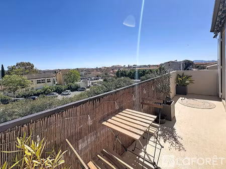 t2 meublé  en centre ville de la londe les maures