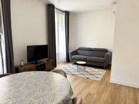 nice: fleurs - 2 pieces meuble de 50m²