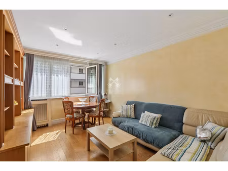 paris 19 : 3 pièces calme et lumineux dans rue prisée