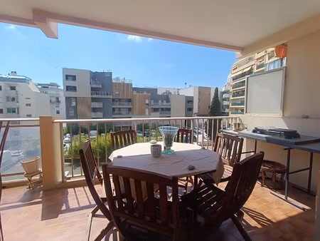 saint laurent du var - centre ville - 3/4 pièces 71 30m² - terrasse - balcon - parking - c