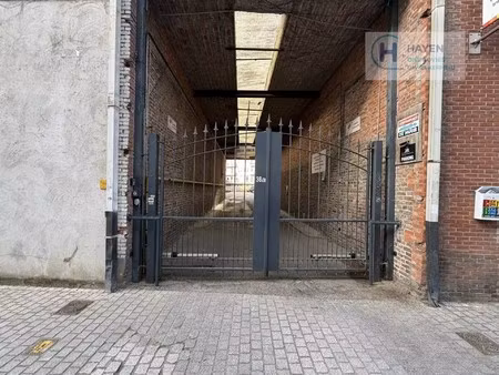 parkeerplaats in overdekte afgesloten parking