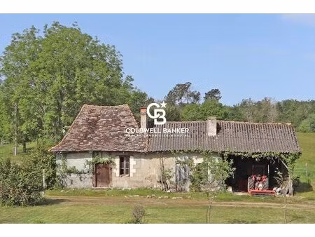 propriété à la campagne  29 hectares  lac  verger et source