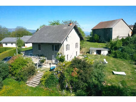 maison en pierres 170 m² habitables sur 2000 m² de terrain