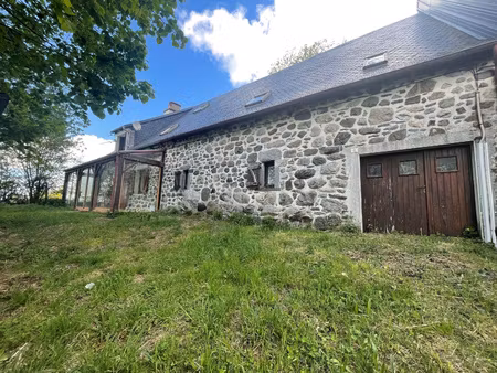 joli corps de ferme a saint-etienne-de-chomeil