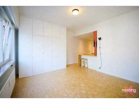 brugmann / lepoutre - studio rénové avec goût !