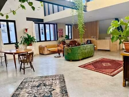 tour & taxis/quai des péniches-a +/- 1.5 km du centre ville-