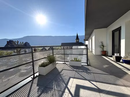 magnifique appartement récent en dernier étage avec terrasse et vue dégagée en plein coeur