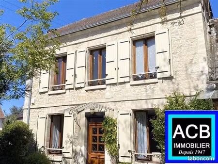 maison 6 m² angy