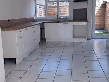 maison 4 chambres garage cour libre