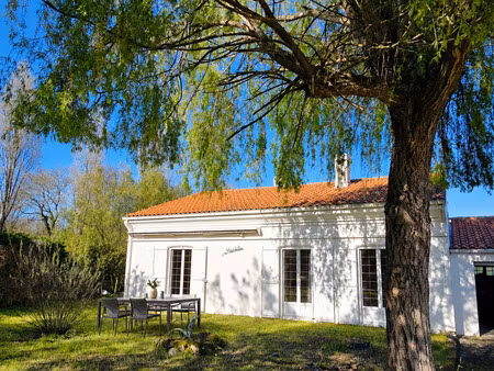 au château d'oléron maison familiale avec grand jardin