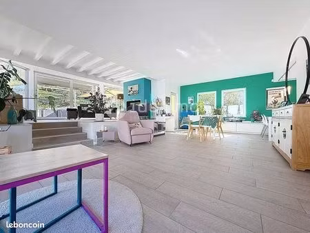 maison 8 pièces 230 m²