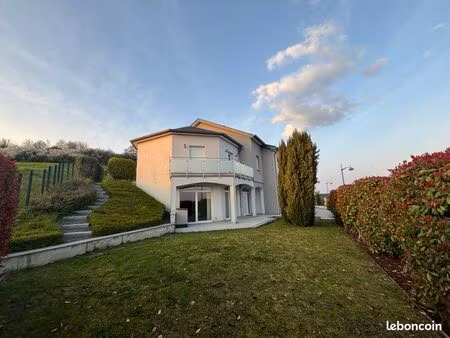 maison d’architecte avec piscine intérieure de 400m2 – ascenseur - vue dégagée – thionvill