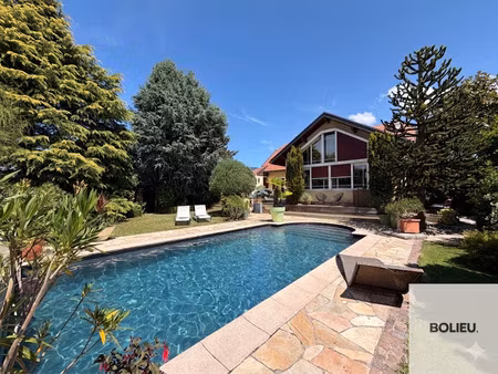 cranves-sales - spacieuse villa avec piscine + dépendances