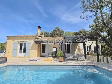 villa de plain-pied avec piscine et grand terrain