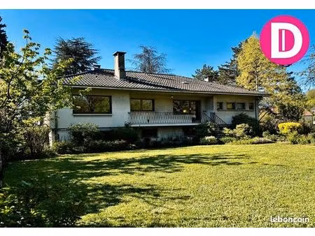 maison 8 pièces 285 m²