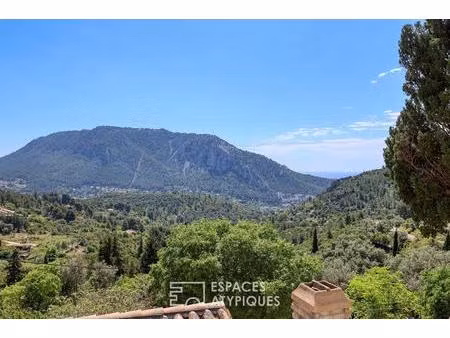 maison contemporaine au cœur d'un hameau historique