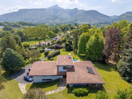 superbe maison d'architecte a urrugne avec parc d'1 hectare