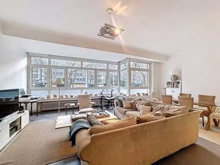 superbe appartement 3 chambres - quartier louise / chatelain